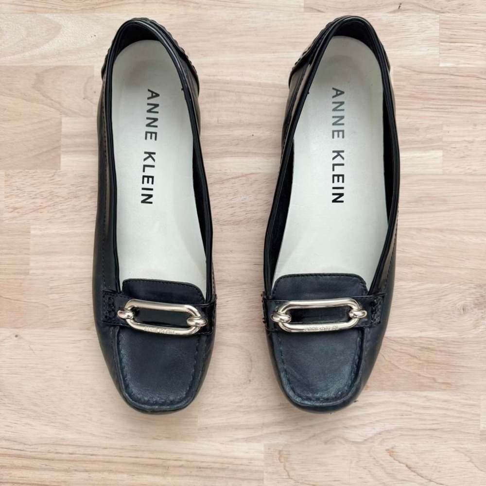 Leather Loafer with gold buckle size 8.5